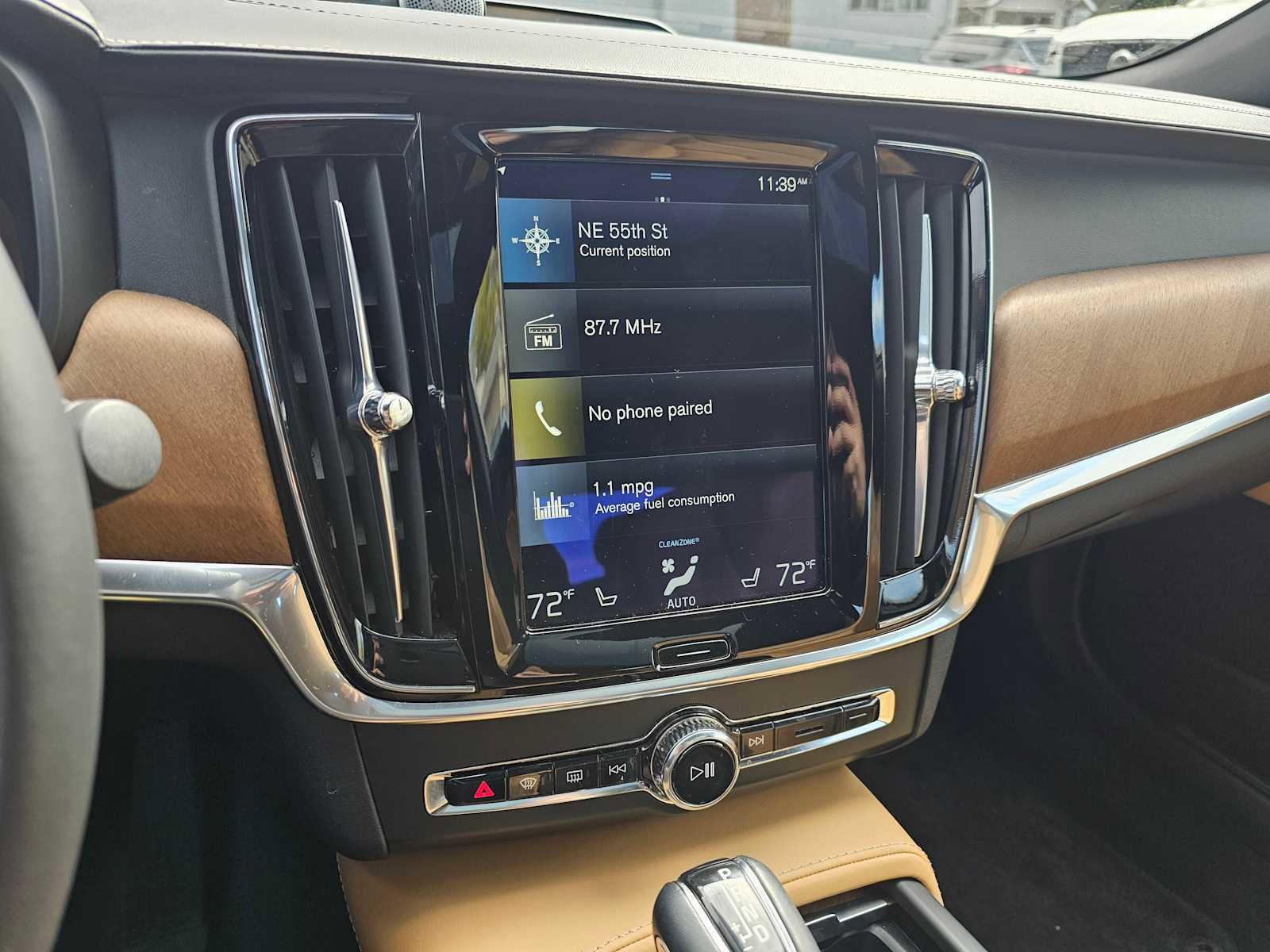 Used 2017 Volvo S90 T6 Inscription w/ Vision Package image 27