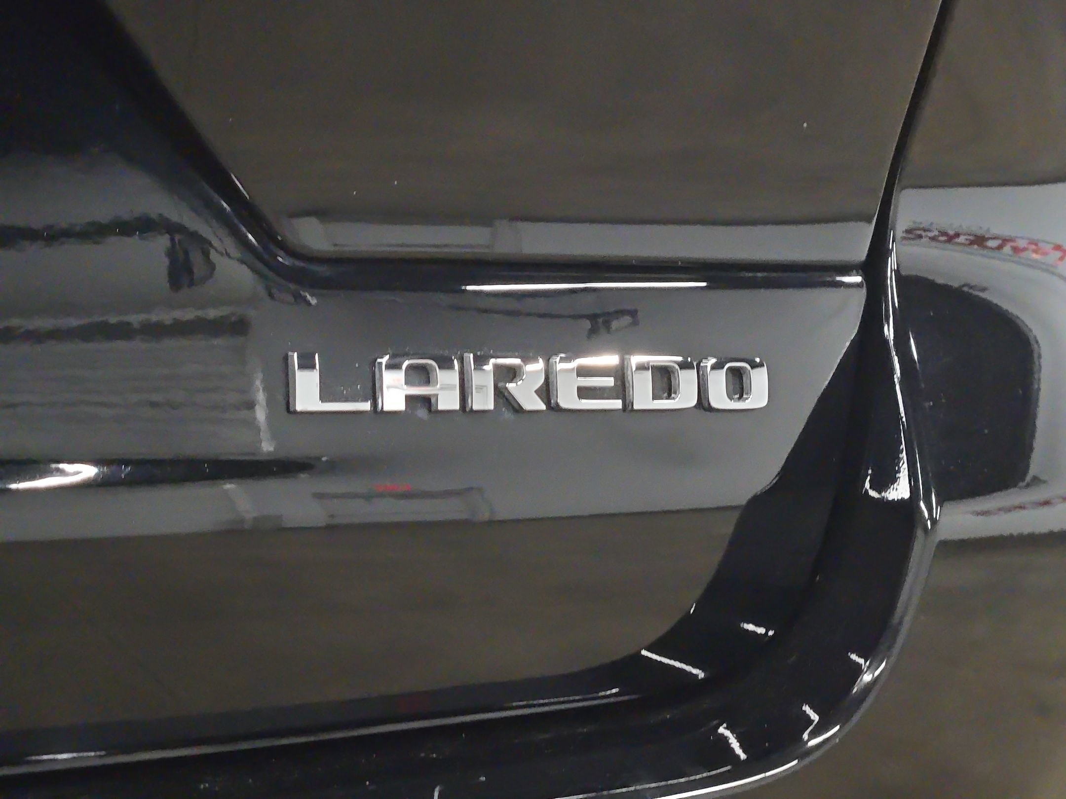 Used 2023 Jeep Grand Cherokee Laredo AWD/4WD image 37