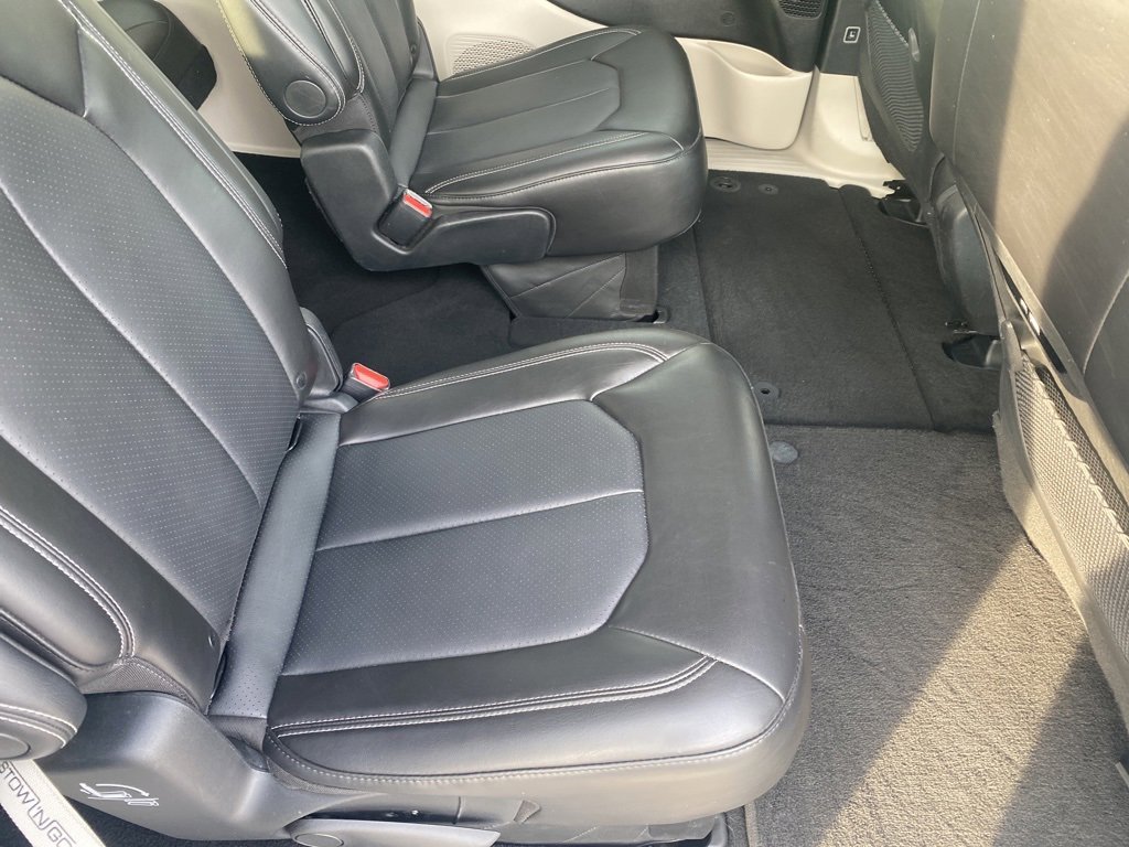 Used 2024 Chrysler Pacifica Touring-L image 28