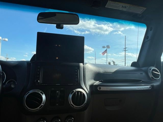 Used 2011 Jeep Wrangler Unlimited Sahara w/ Dual Top Group AWD/4WD image 15