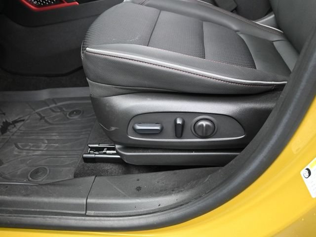 Used 2023 Chevrolet TrailBlazer RS w/ Sun and Liftgate Package AWD/4WD image 17