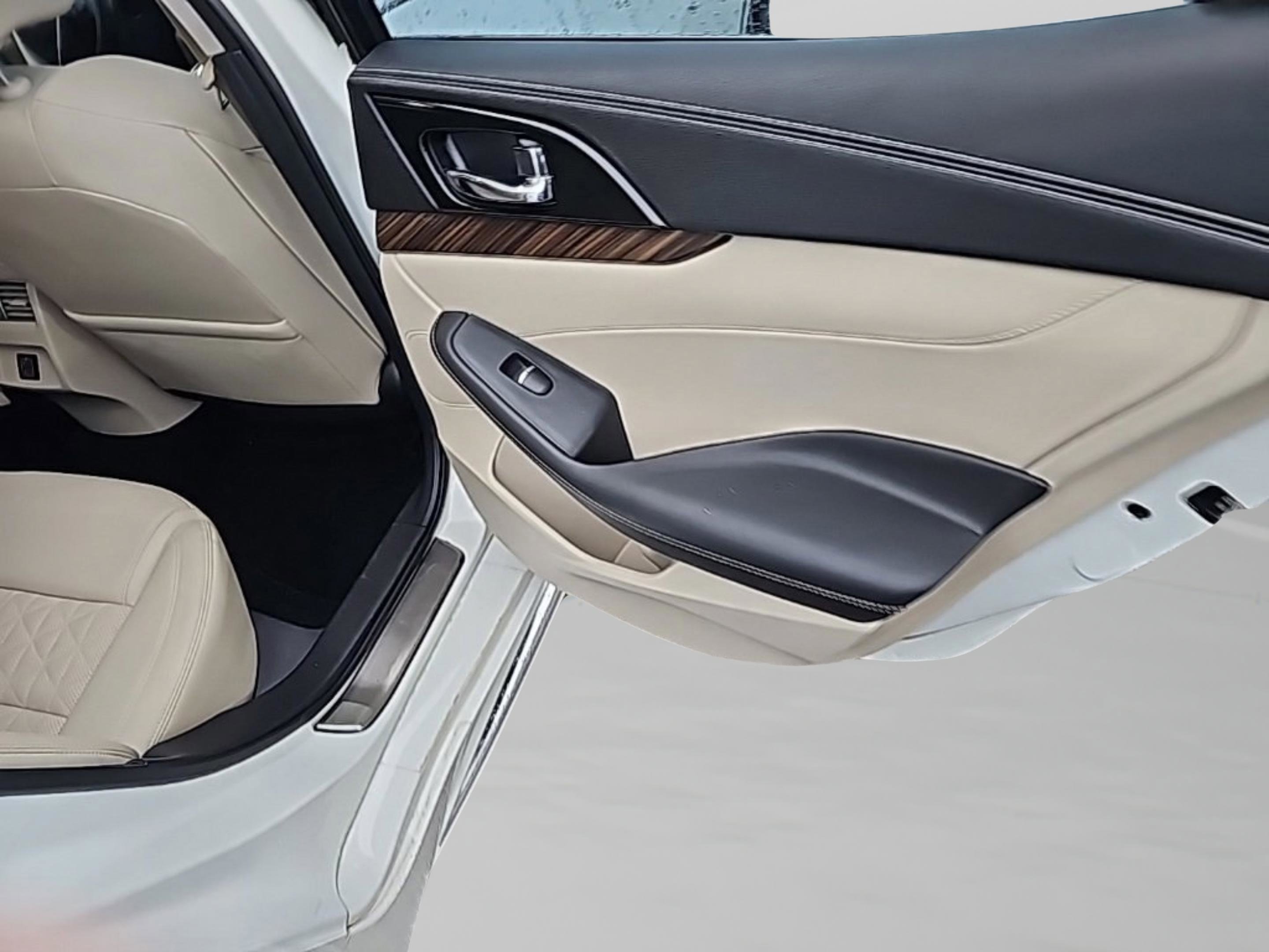 Used 2018 Nissan Maxima Platinum image 33