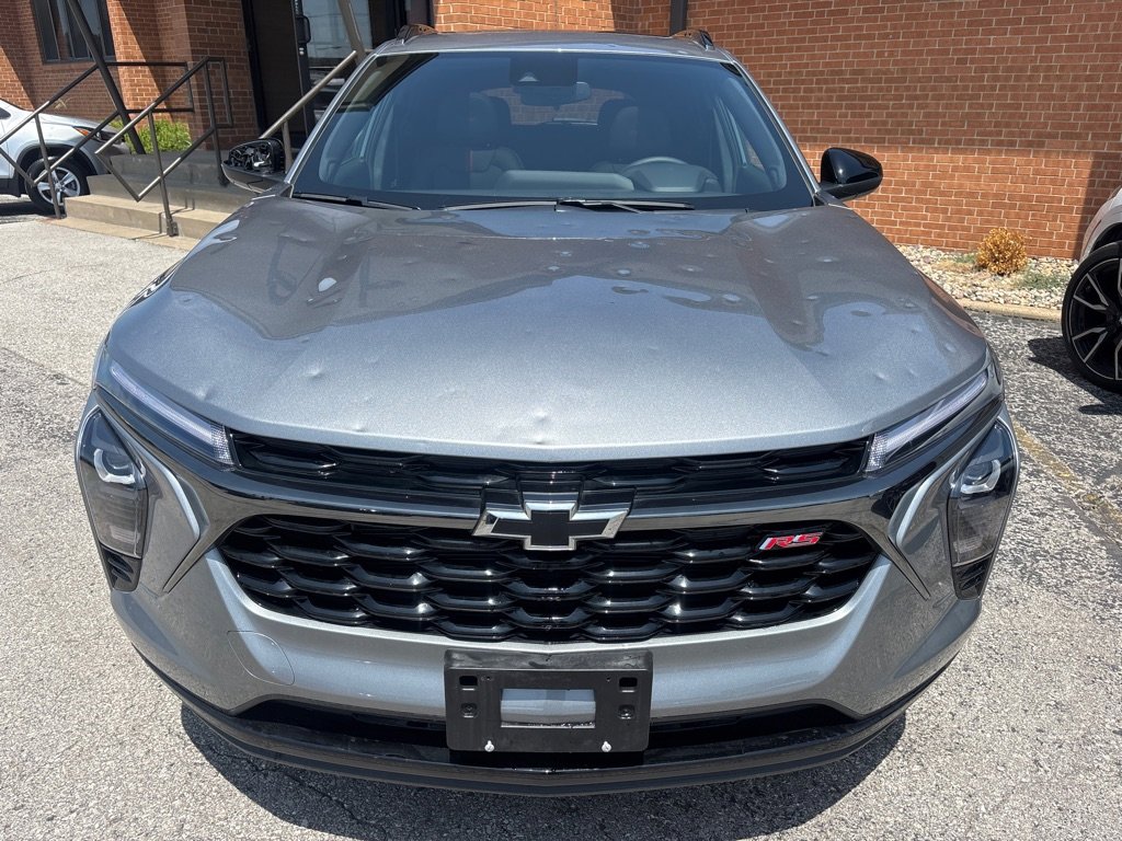 Used 2025 Chevrolet Trax RS w/ Sunroof Package image 3