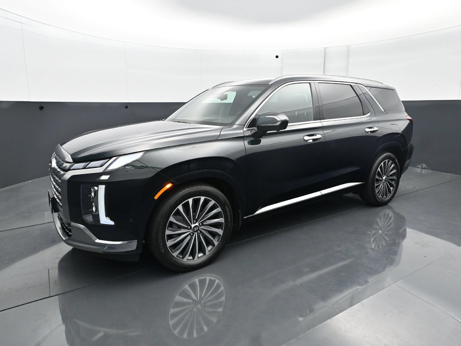 Used 2024 Hyundai Palisade Calligraphy AWD/4WD image 2