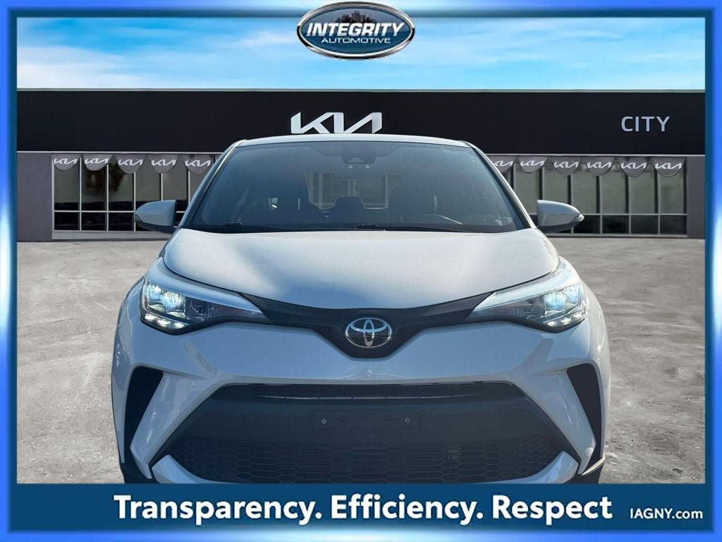 Used 2021 Toyota C-HR XLE FWD image 2