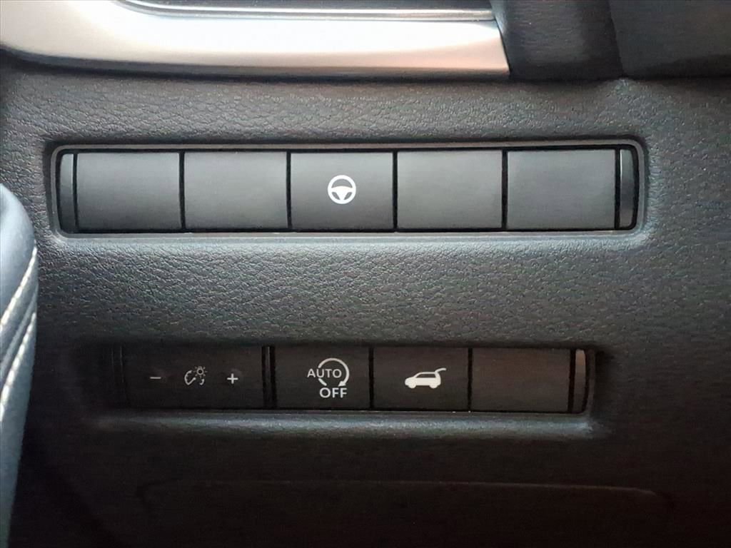 Used 2024 Nissan Rogue SV image 11