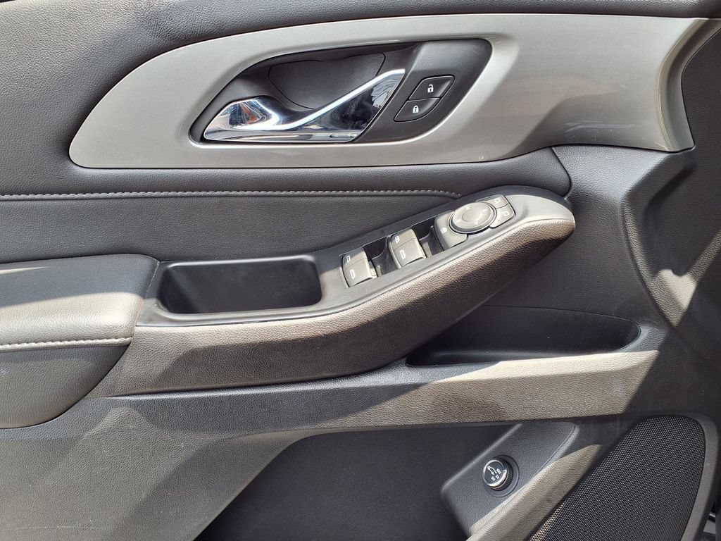 Used 2023 Chevrolet Traverse LT FWD image 18