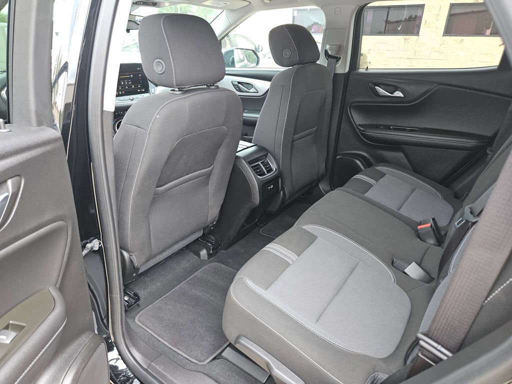 Used 2025 Chevrolet Blazer LT FWD image 28