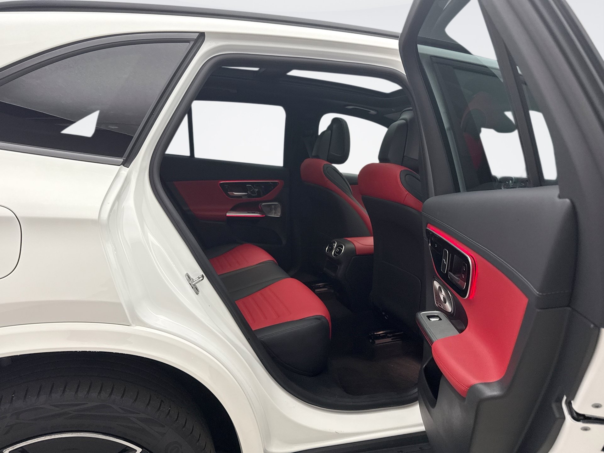Used 2025 Mercedes-Benz GLC 300 4MATIC image 21