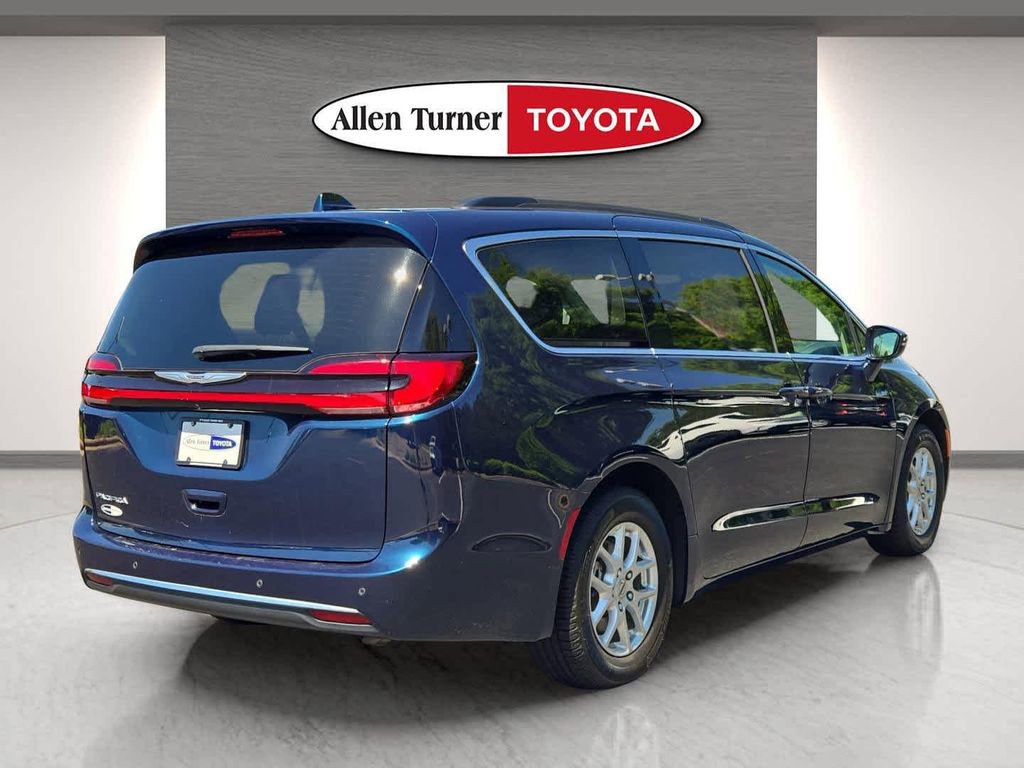 Used 2022 Chrysler Pacifica Touring-L FWD image 6