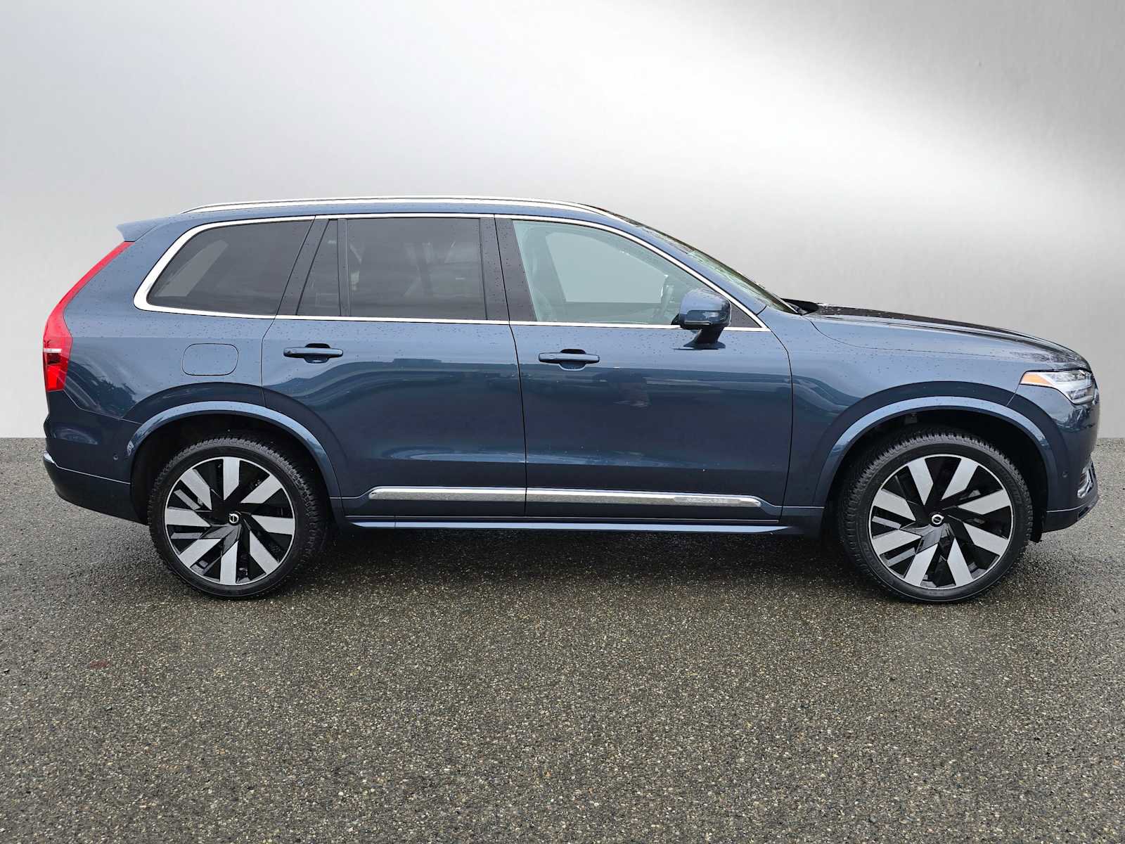 Certified 2023 Volvo XC90 T8 Ultimate w/ Protection Package Premier image 2
