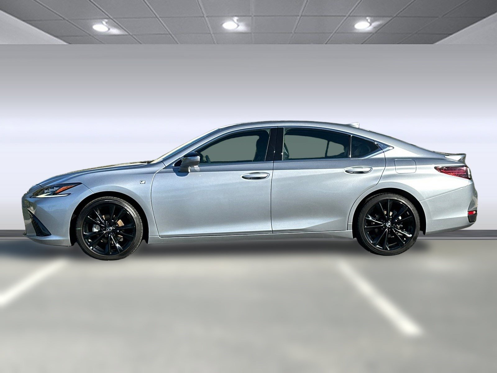 Used 2024 Lexus ES 300h F Sport image 2