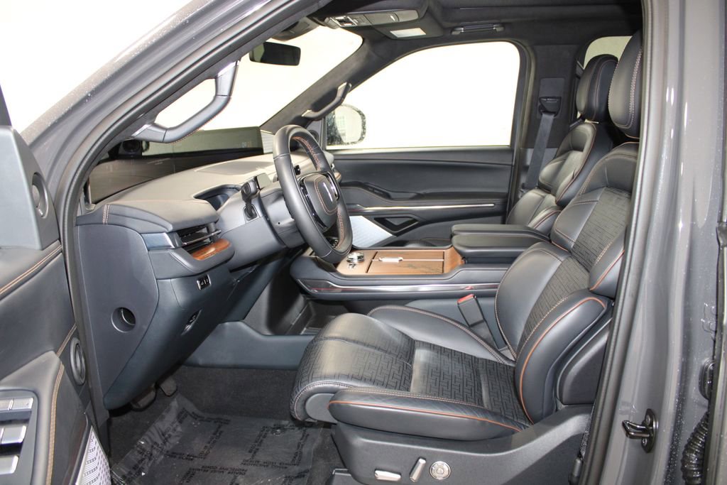 Used 2025 Lincoln Navigator Black Label AWD/4WD image 24