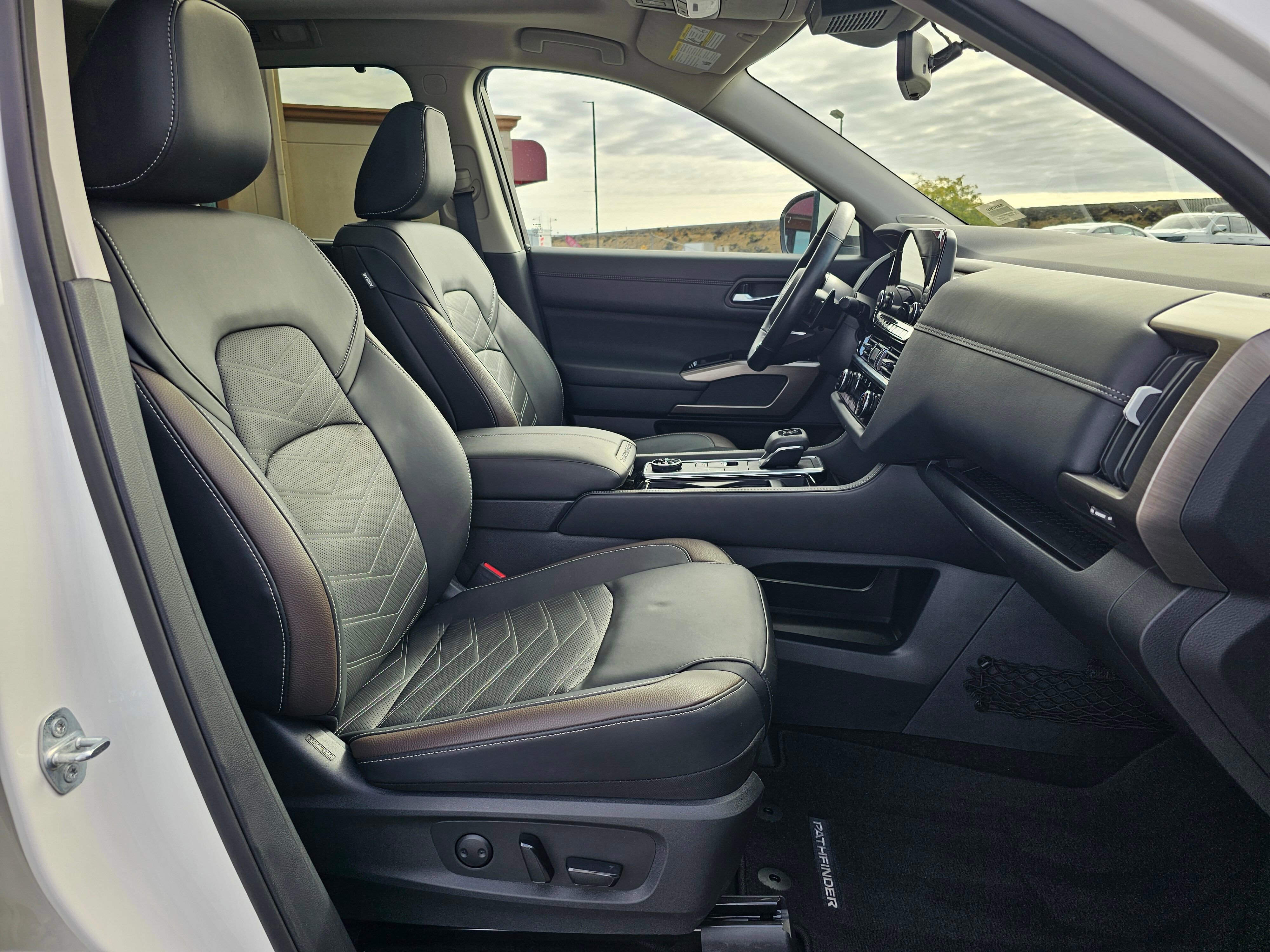 Used 2024 Nissan Pathfinder Platinum w/ Cargo Package image 15