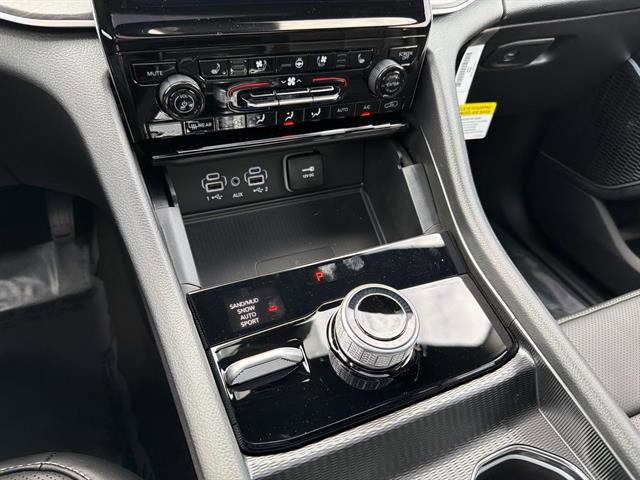 New 2025 Jeep Grand Cherokee Limited image 11