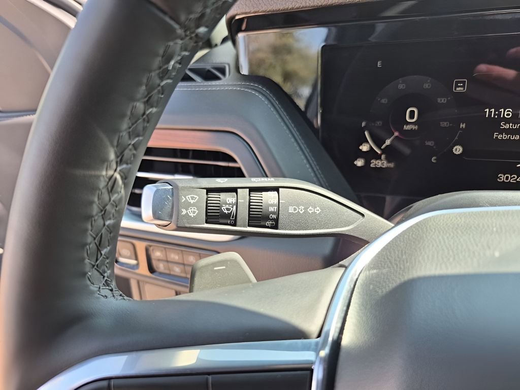 Used 2025 GMC Yukon XL Denali image 36