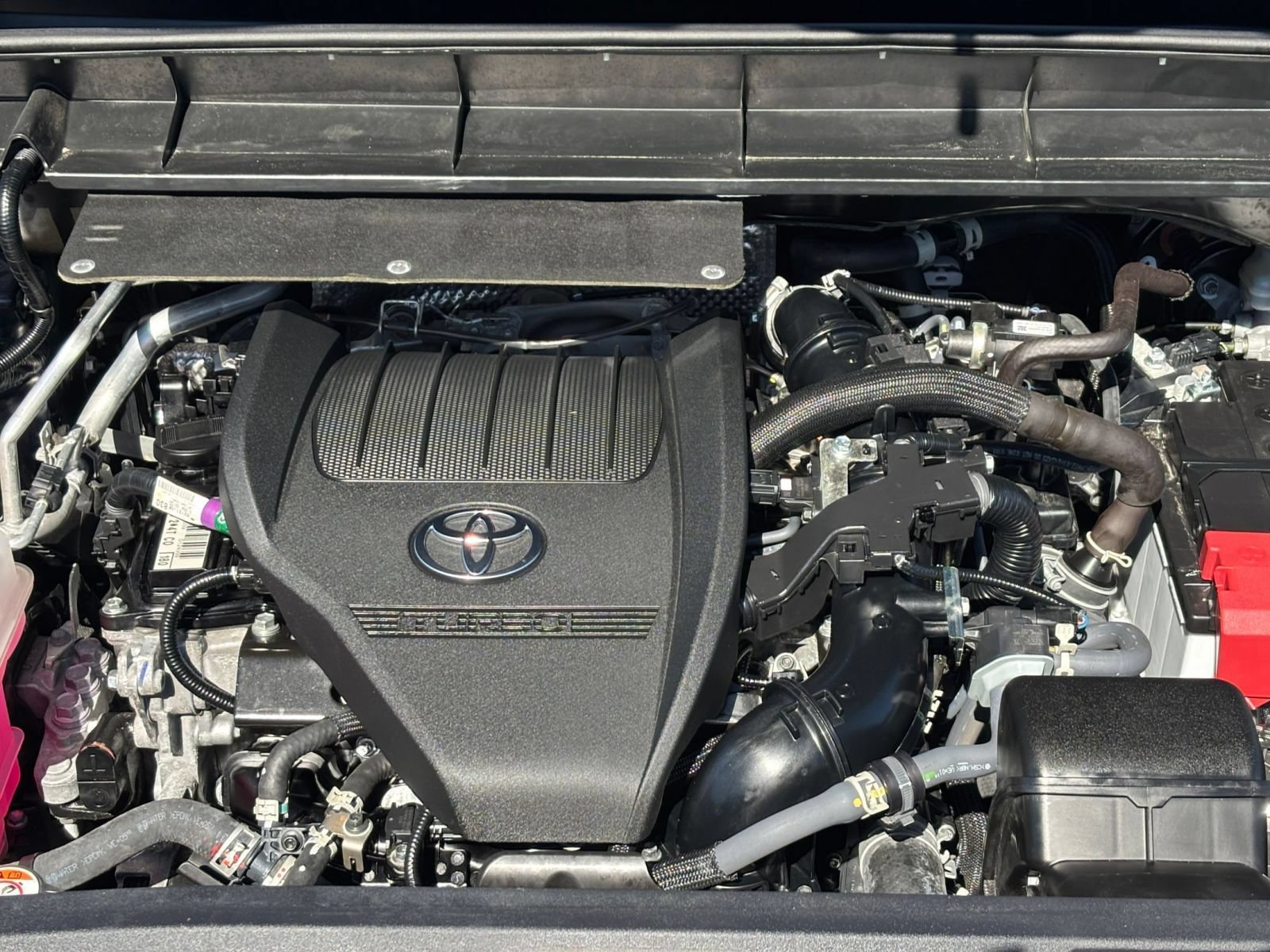 Used 2025 Toyota Highlander LE FWD image 30