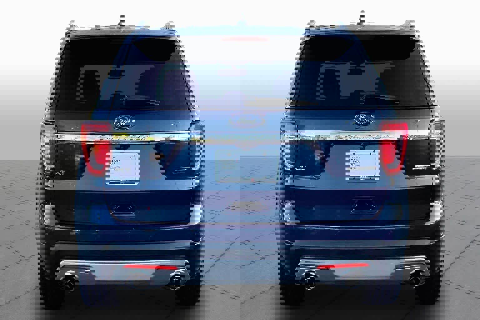 Used 2016 Ford Explorer XLT w/ Equipment Group 202A image 4