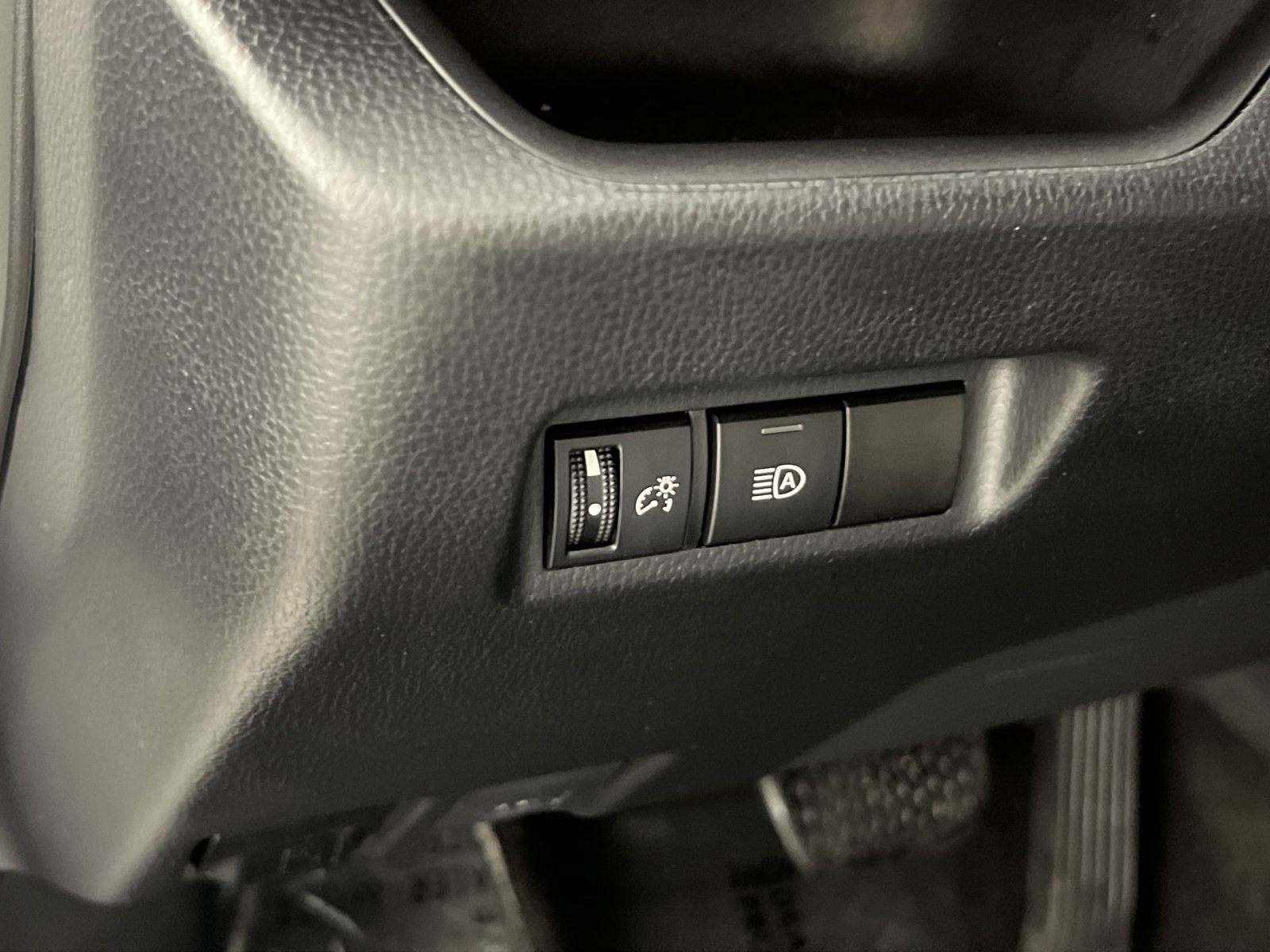 Used 2021 Toyota RAV4 LE AWD/4WD image 30