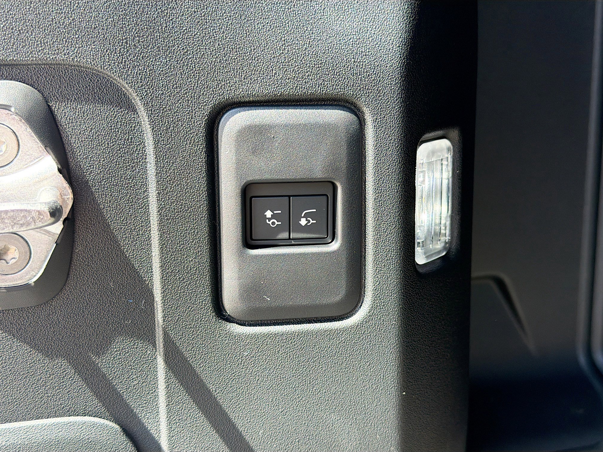 New 2026 Land Rover Defender 110 X-Dynamic SE AWD/4WD image 44