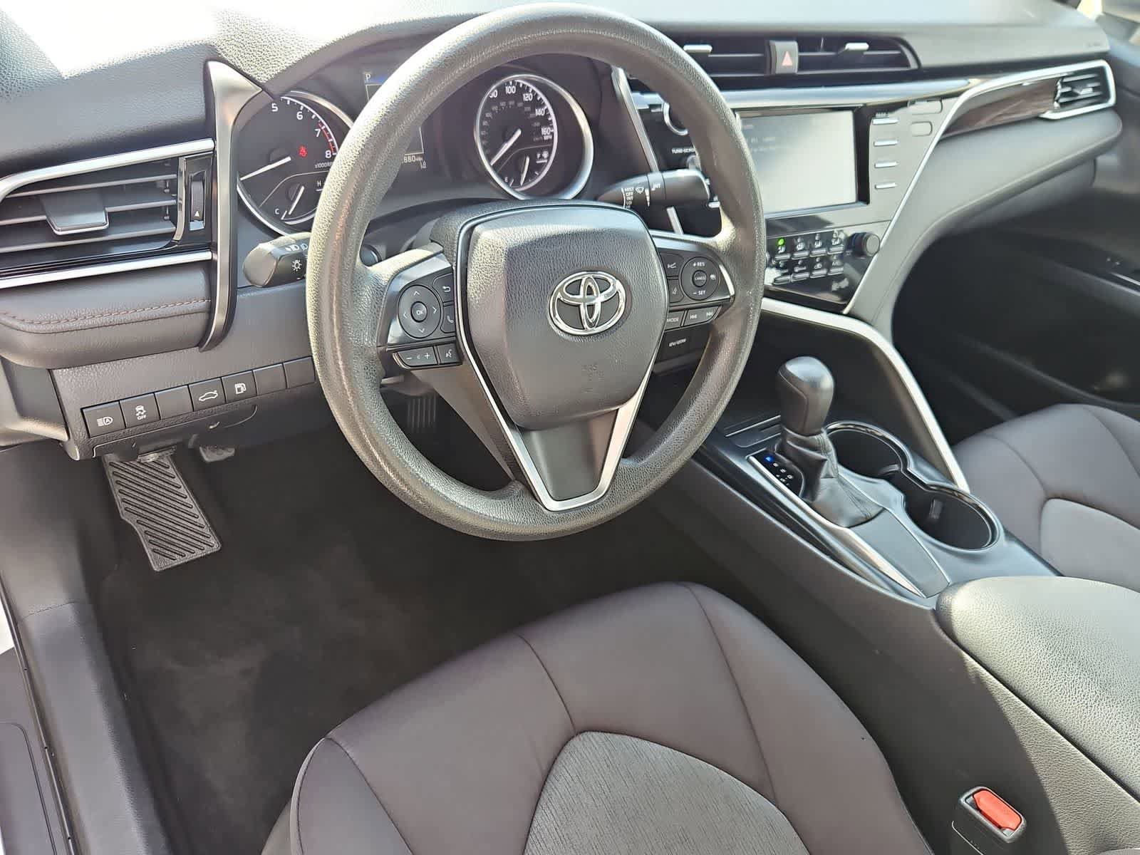 Used 2018 Toyota Camry LE FWD image 2
