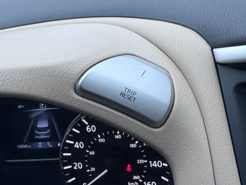 Used 2018 Nissan Pathfinder Platinum FWD image 40