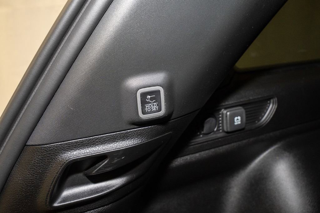 Used 2023 Jeep Grand Cherokee Altitude image 7