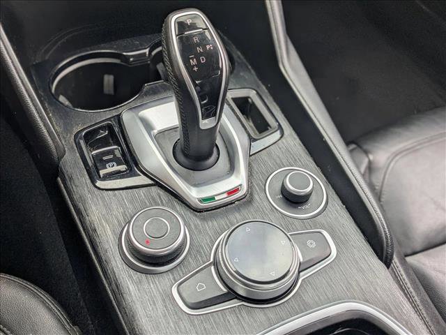 Used 2020 Alfa Romeo Giulia image 11