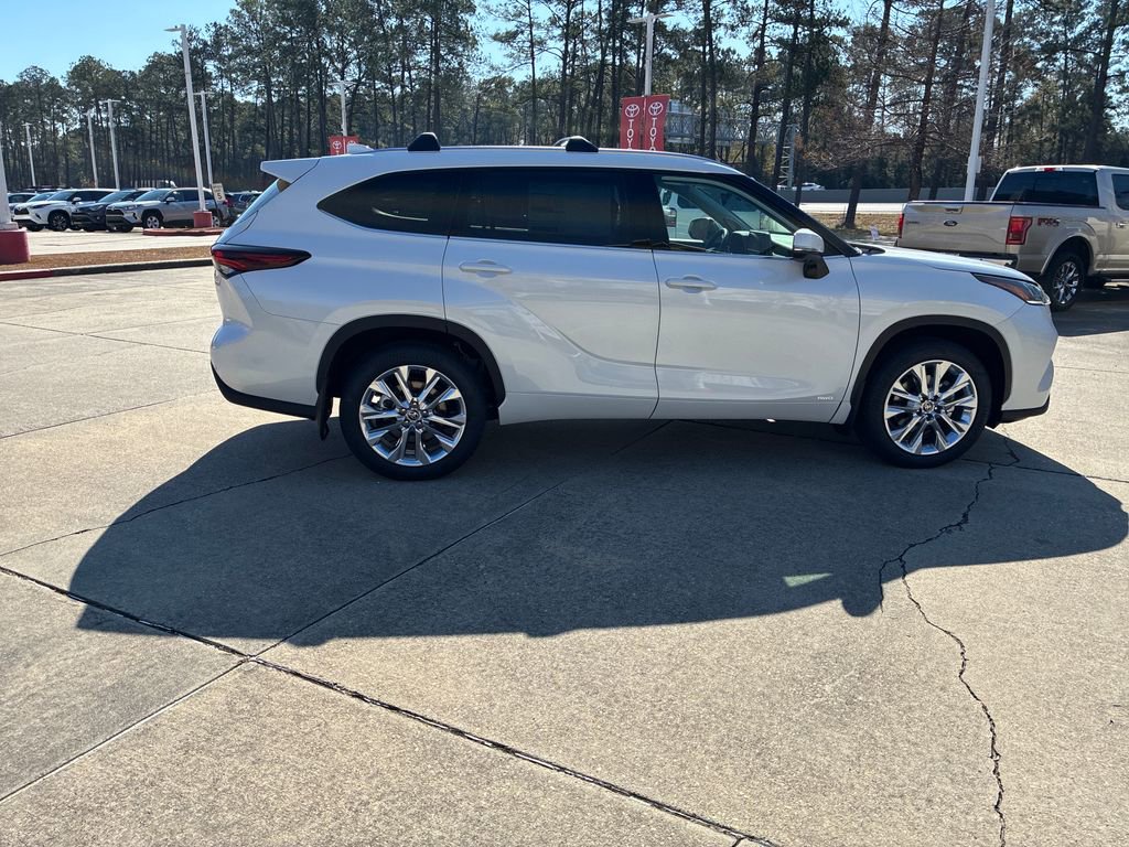 New 2026 Toyota Highlander Limited image 8