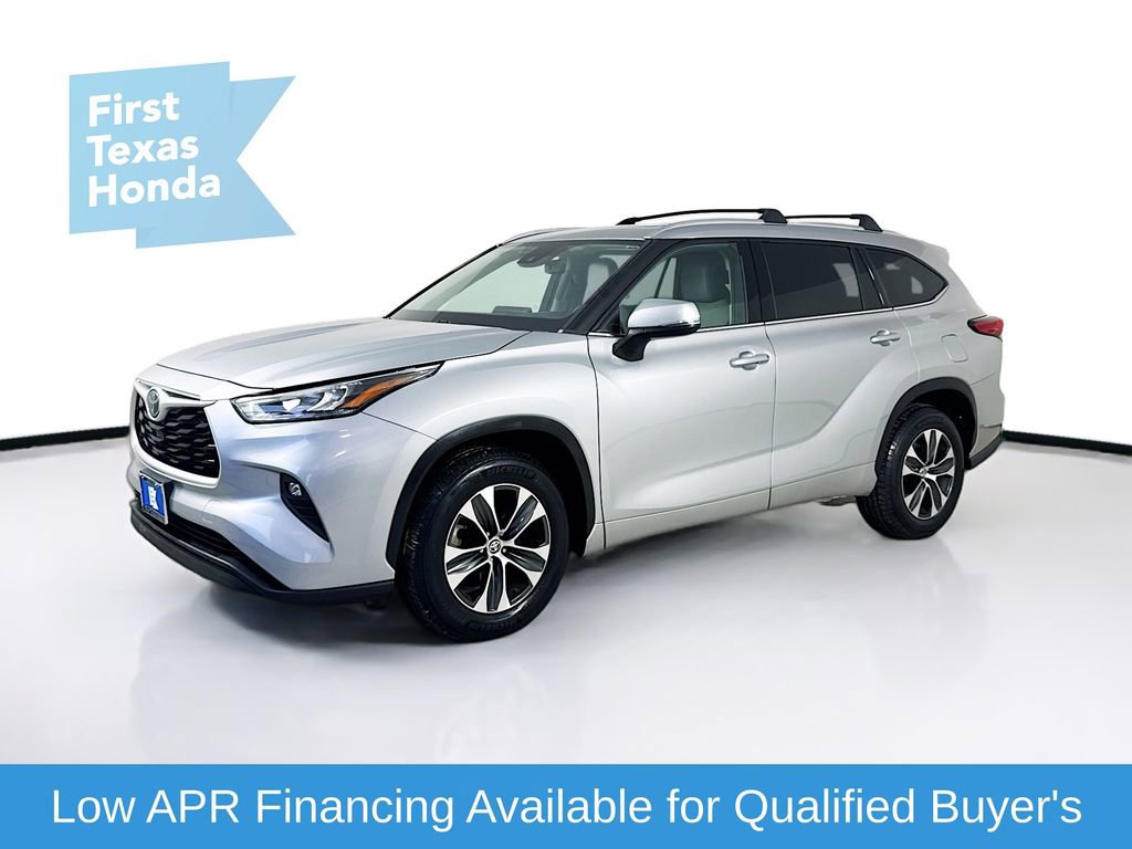 Used 2020 Toyota Highlander XLE FWD image 3