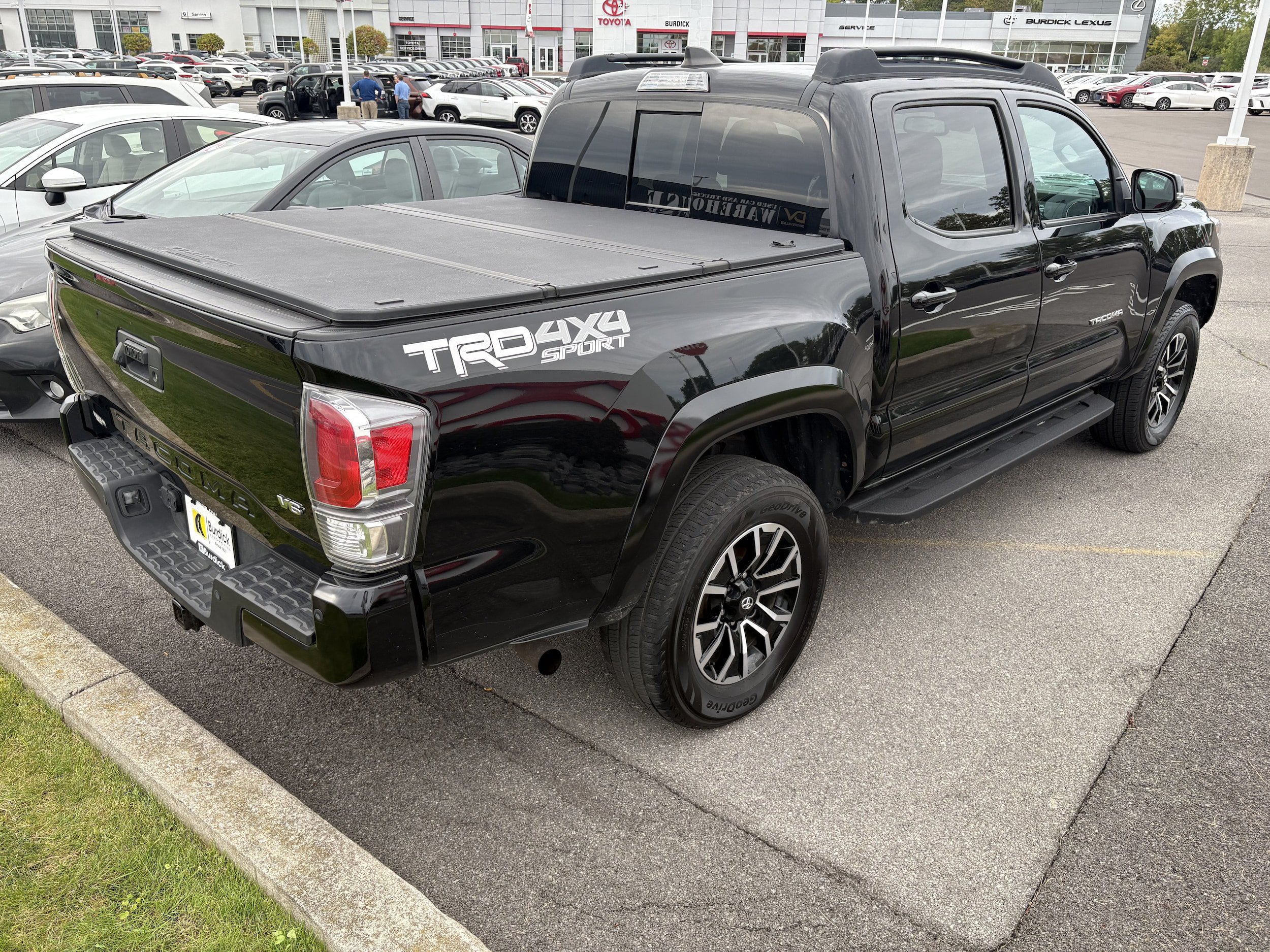 Used 2022 Toyota Tacoma TRD Sport w/ TRD Premium Sport Package AWD/4WD image 6