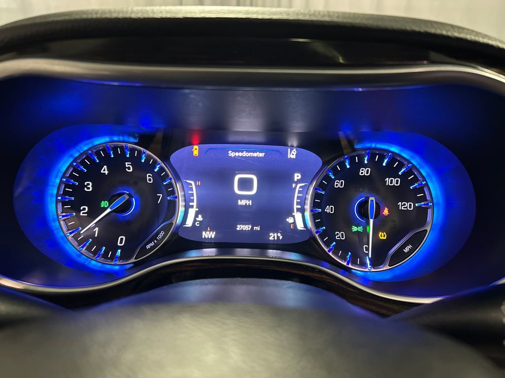 Used 2024 Chrysler Pacifica Limited FWD image 16