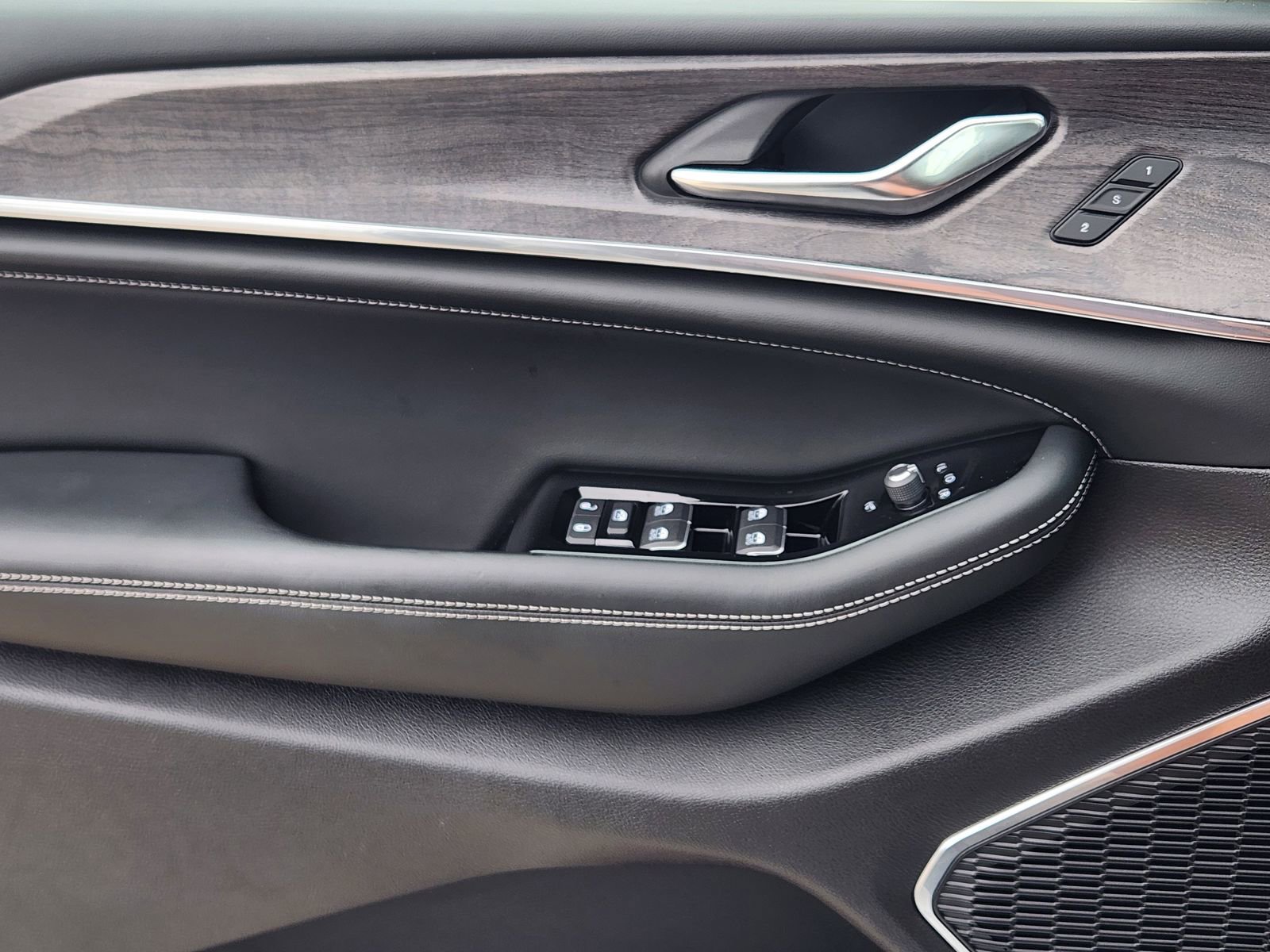 Used 2024 Jeep Grand Cherokee Overland image 25