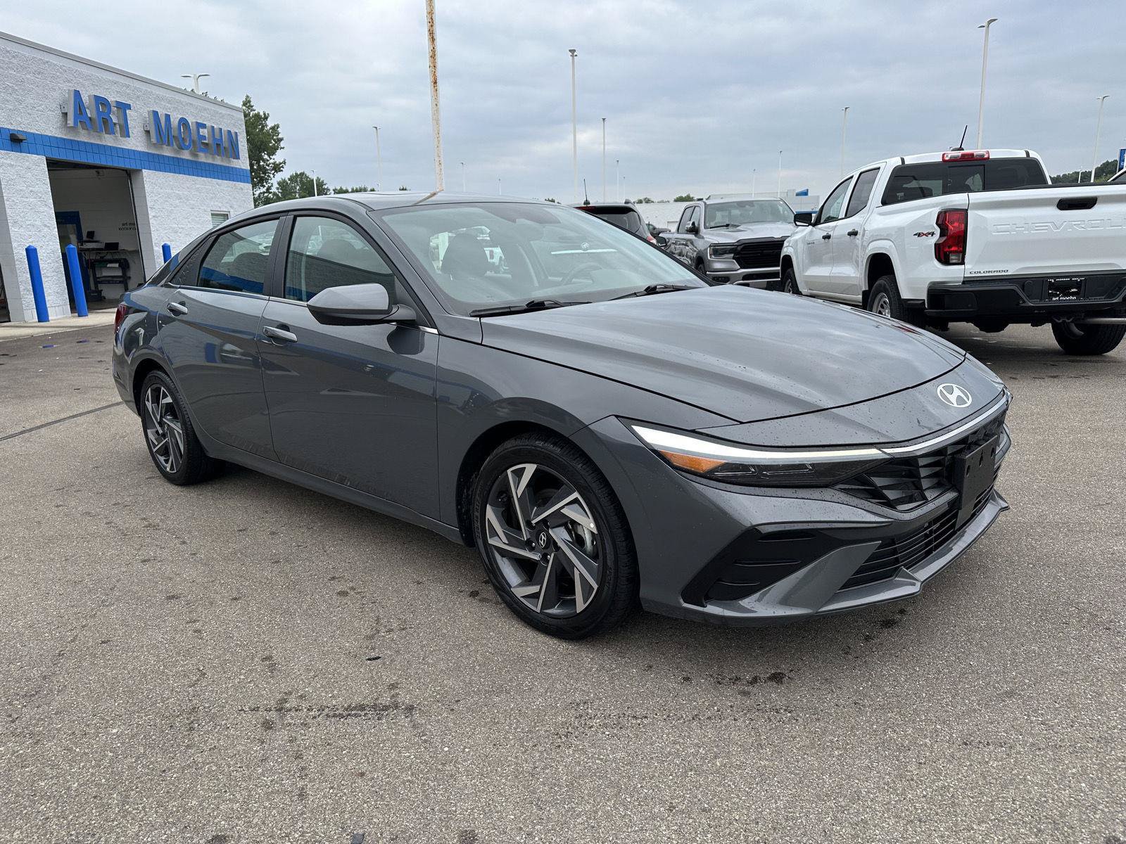 Used 2025 Hyundai Elantra SEL FWD image 11