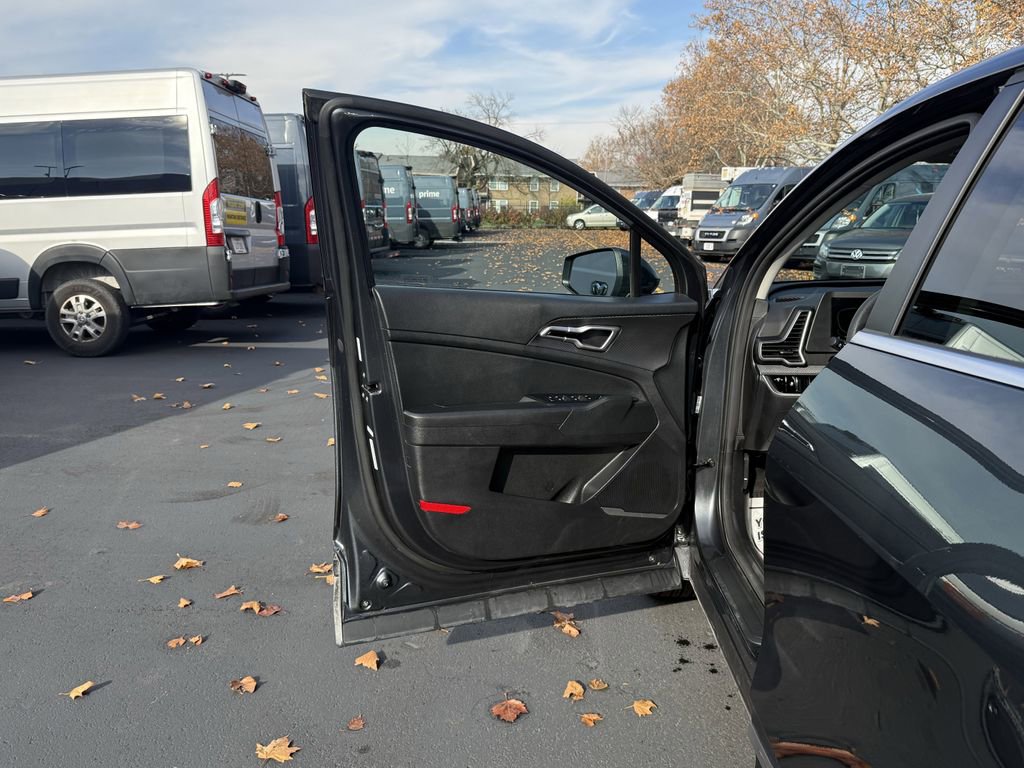 Used 2024 Kia Sportage LX image 12
