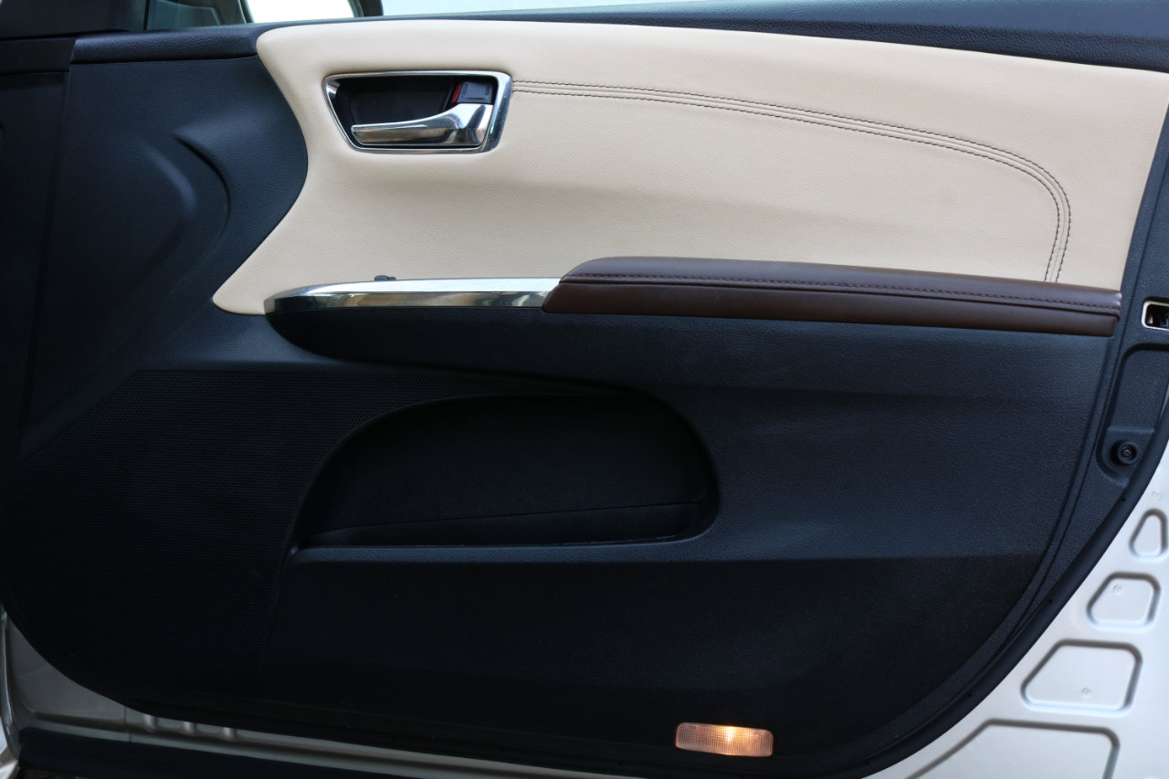 Used 2014 Toyota Avalon Limited image 40