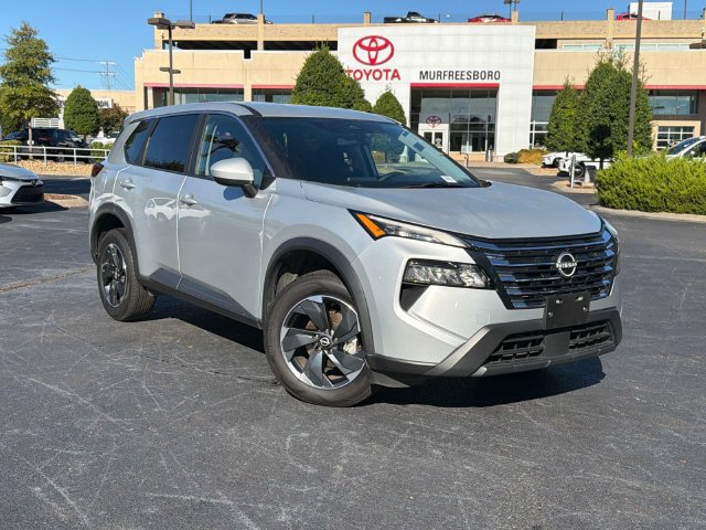 Used 2025 Nissan Rogue SV AWD/4WD image 2