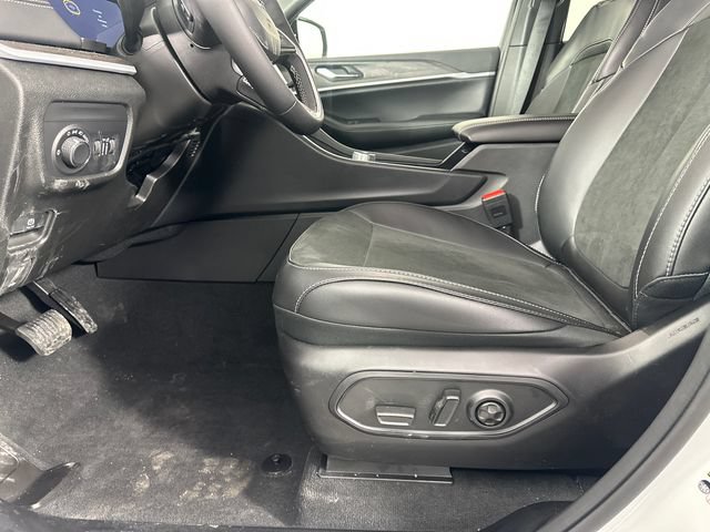 New 2026 Jeep Grand Cherokee Altitude AWD/4WD image 18