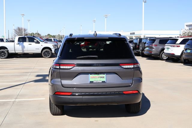 New 2025 Jeep Grand Cherokee Altitude image 6