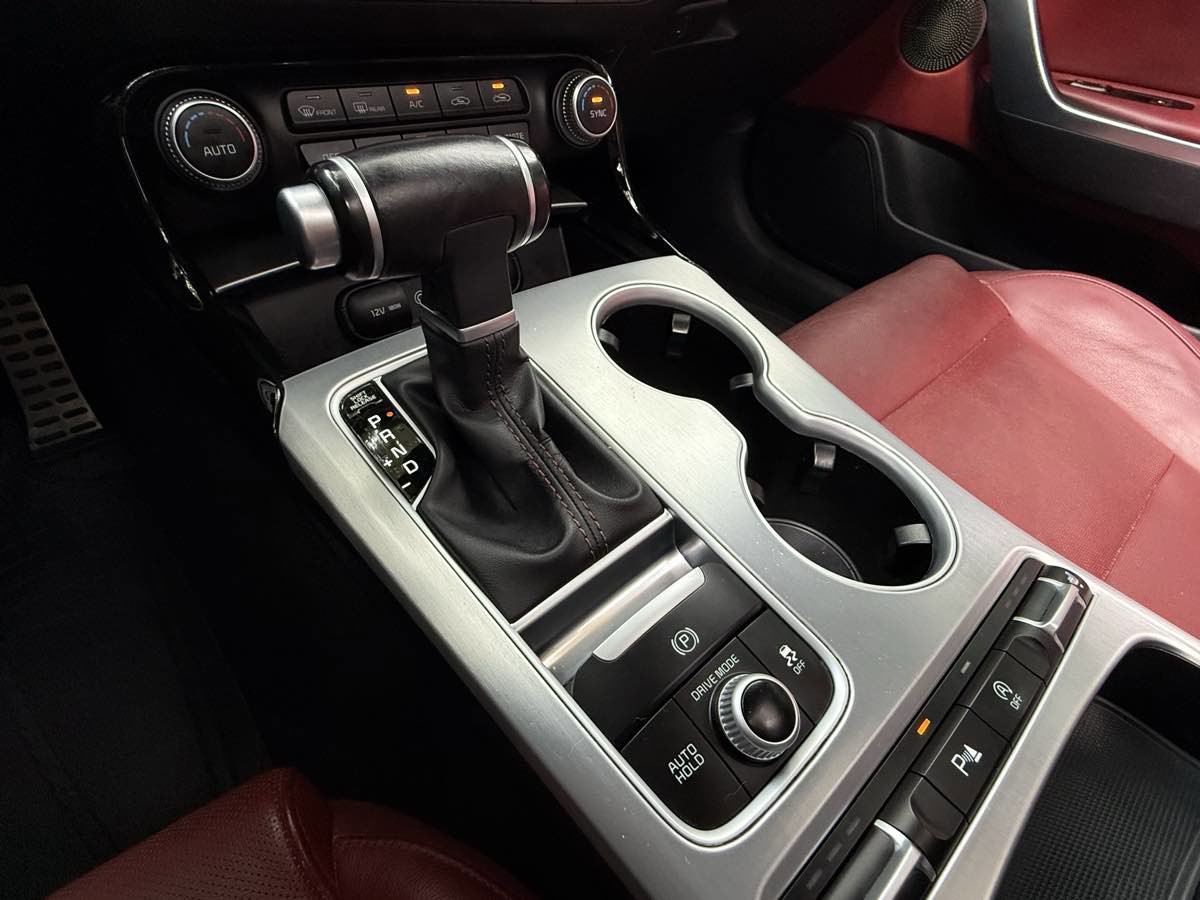 Used 2018 Kia Stinger GT1 image 18