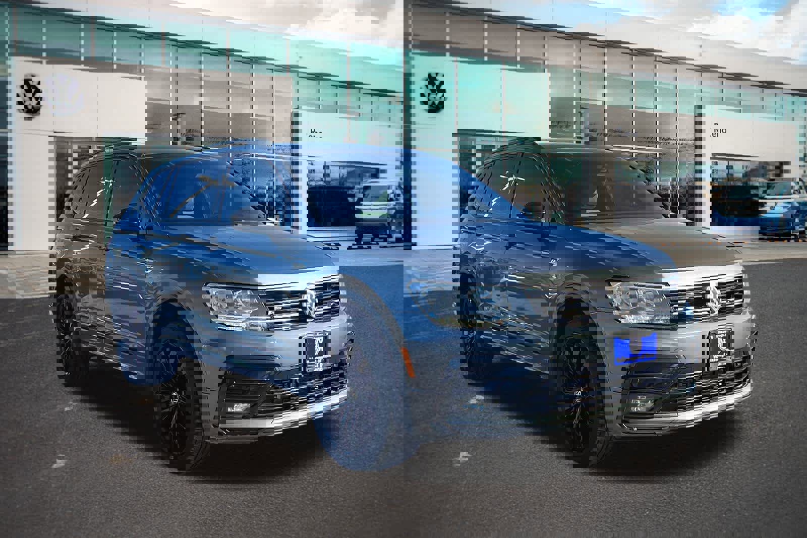 Used 2020 Volkswagen Tiguan SE R-Line image 3