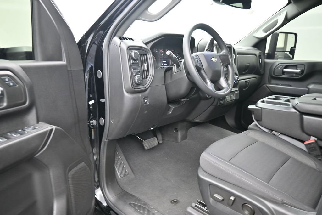 Used 2025 Chevrolet Silverado 2500 Custom w/ Custom Value Package AWD/4WD image 10