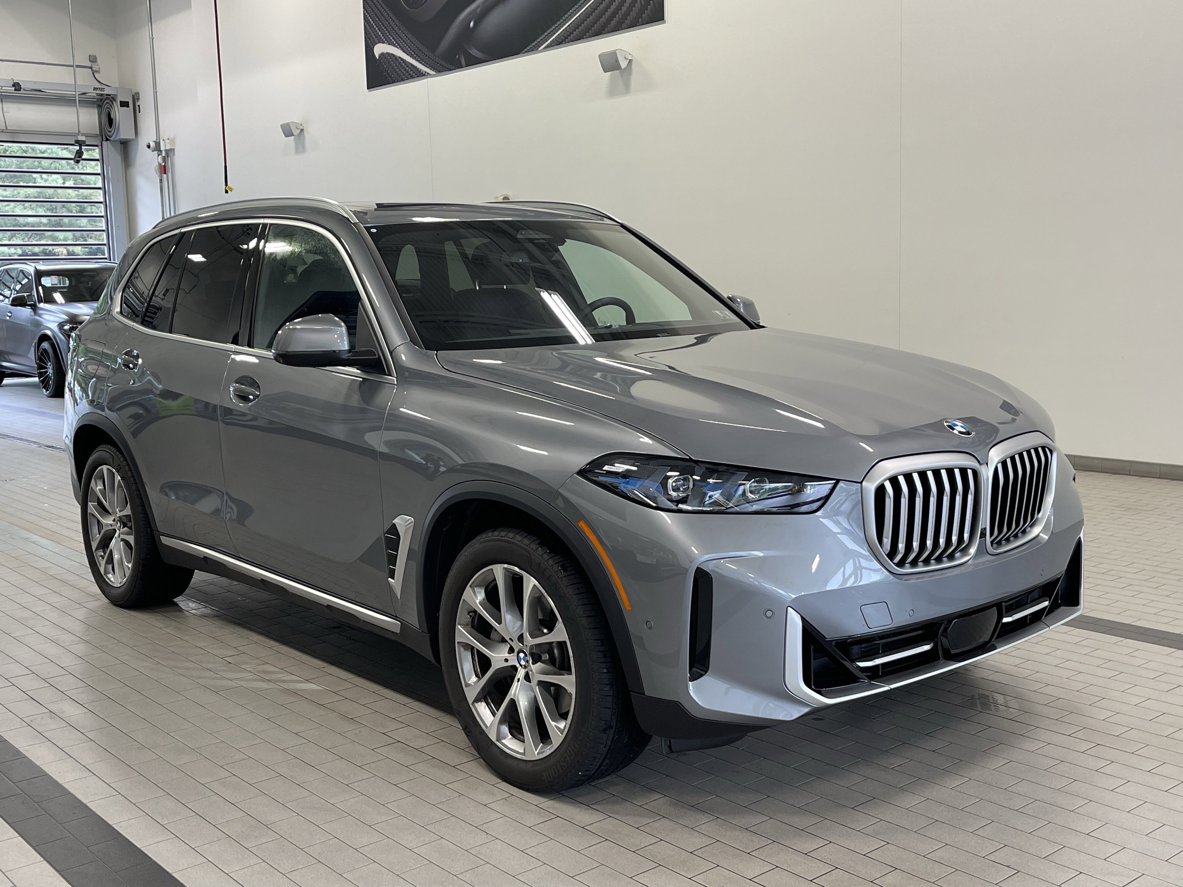 Used 2026 BMW X5 xDrive40i w/ Climate Comfort Package AWD/4WD image 3