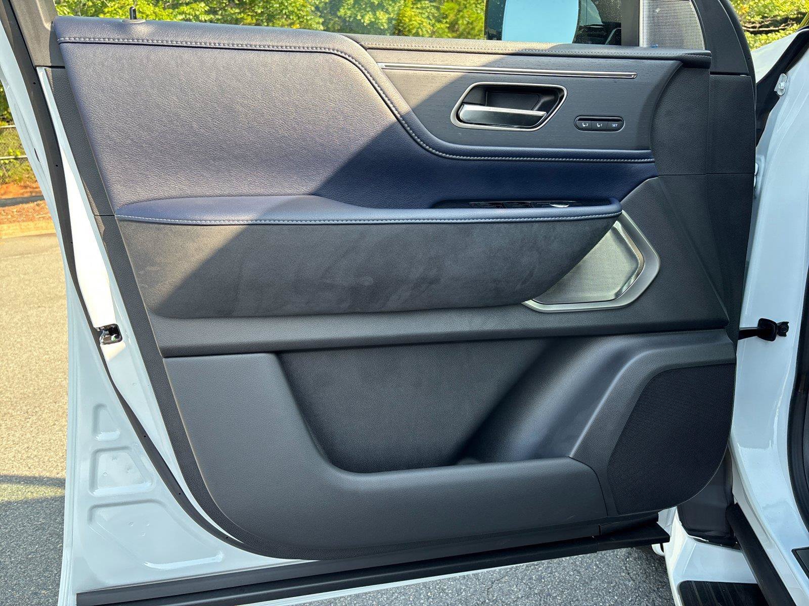 New 2027 INFINITI QX80 Sensory AWD/4WD image 13