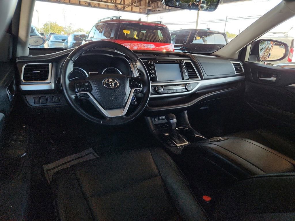 Used 2018 Toyota Highlander XLE image 13