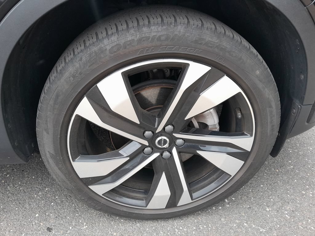 Used 2024 Volvo XC40 B5 Plus w/ Protection Package Premier AWD/4WD image 43