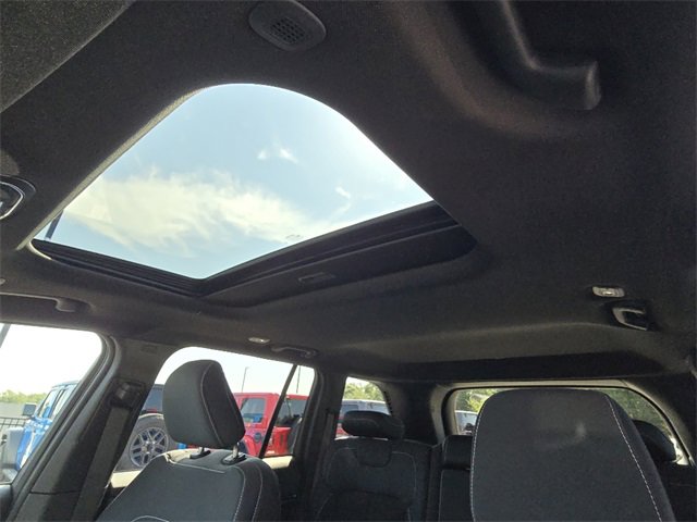 New 2025 Jeep Grand Cherokee Laredo X w/ Luxury Tech Group I image 9