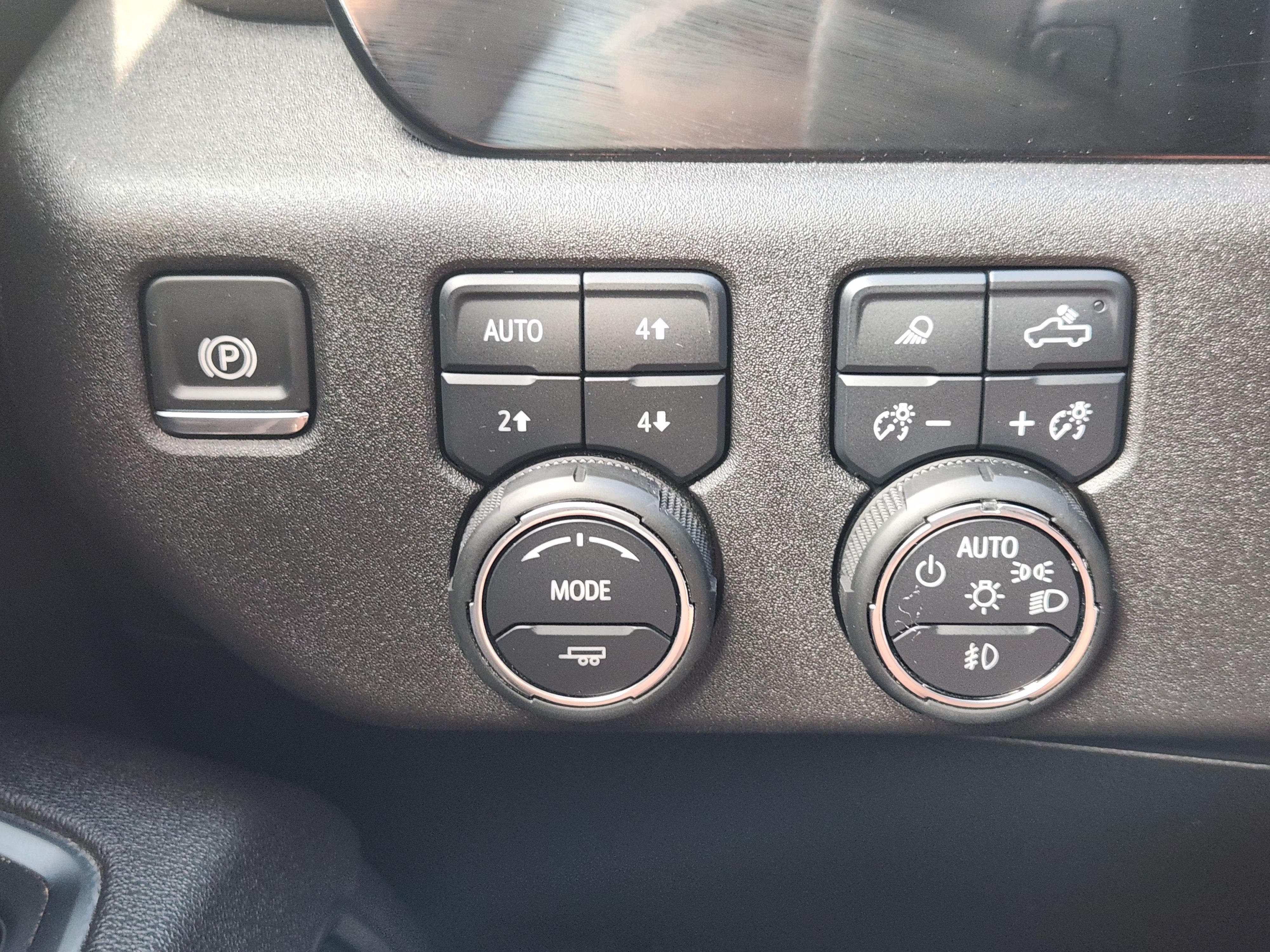 Used 2025 Chevrolet Silverado 1500 LTZ w/ Z71 Off-Road Package AWD/4WD image 22