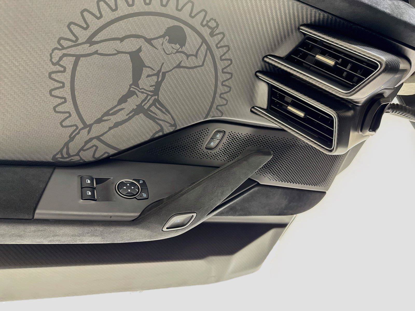 Used 2018 Ford GT RWD image 12