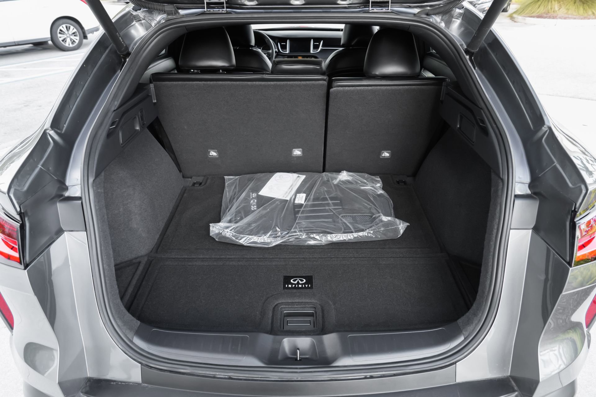 Used 2025 INFINITI QX55 Luxe w/ Accent Package image 38